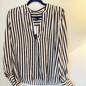 NWT Banana Republic Blouse Top Ivory/Black Striped V Neck Pullover